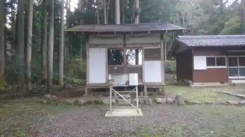 白山神社の本殿