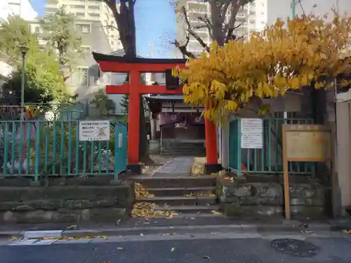 出世稲荷神社（春日稲荷神社）の鳥居