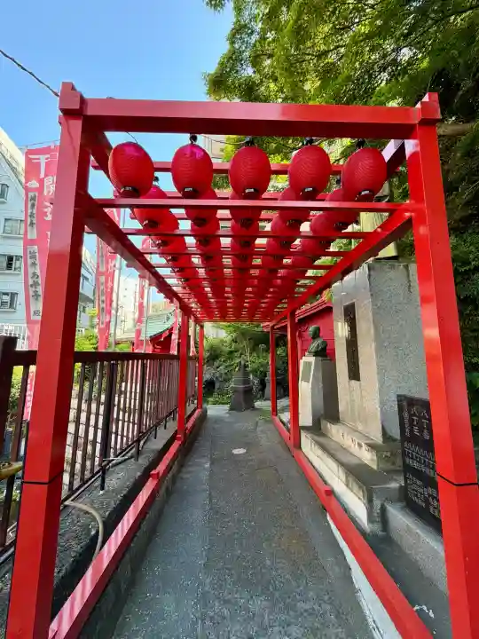 開運出世稲荷(延命院境内社)の{uncategorized: "未分類", other: "その他", undefined: "問題あり", building: "その他建物", grave: "お墓", sacred_gate: "鳥居", guardian: "狛犬", statue: "像", buddha: "仏像", history: "歴史", nature: "自然", garden: "庭園", animal: "動物", pagoda: "塔", temizu: "手水舎", mountain_gate: "山門・神門", sanctuary: "本殿・本堂", subordinate: "末社・摂社", art: "芸術", scenery: "景色", jizo: "地蔵", ema: "絵馬", goshuin: "御朱印", omikuji: "おみくじ", items: "授与品その他", amulet: "お守り", goshuincho: "御朱印帳", eats: "食事", festival: "お祭り", votive_dance: "神楽", shichigosan: "七五三参", wedding: "結婚式", experience: "体験その他", initially: "初詣", around: "周辺", anti_infection: "感染症対策"}