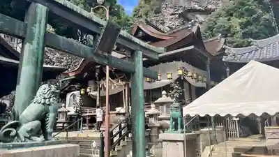 宝山寺の鳥居