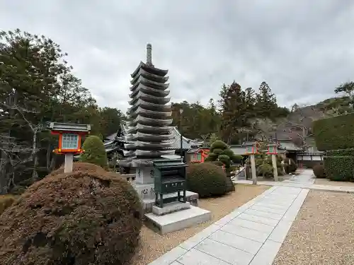 霊山寺の{uncategorized: "未分類", other: "その他", undefined: "問題あり", building: "その他建物", grave: "お墓", sacred_gate: "鳥居", guardian: "狛犬", statue: "像", buddha: "仏像", history: "歴史", nature: "自然", garden: "庭園", animal: "動物", pagoda: "塔", temizu: "手水舎", mountain_gate: "山門・神門", sanctuary: "本殿・本堂", subordinate: "末社・摂社", art: "芸術", scenery: "景色", jizo: "地蔵", ema: "絵馬", goshuin: "御朱印", omikuji: "おみくじ", items: "授与品その他", amulet: "お守り", goshuincho: "御朱印帳", eats: "食事", festival: "お祭り", votive_dance: "神楽", shichigosan: "七五三参", wedding: "結婚式", experience: "体験その他", initially: "初詣", around: "周辺", anti_infection: "感染症対策"}