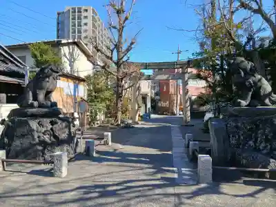 河原町稲荷神社の{uncategorized: "未分類", other: "その他", undefined: "問題あり", building: "その他建物", grave: "お墓", sacred_gate: "鳥居", guardian: "狛犬", statue: "像", buddha: "仏像", history: "歴史", nature: "自然", garden: "庭園", animal: "動物", pagoda: "塔", temizu: "手水舎", mountain_gate: "山門・神門", sanctuary: "本殿・本堂", subordinate: "末社・摂社", art: "芸術", scenery: "景色", jizo: "地蔵", ema: "絵馬", goshuin: "御朱印", omikuji: "おみくじ", items: "授与品その他", amulet: "お守り", goshuincho: "御朱印帳", eats: "食事", festival: "お祭り", votive_dance: "神楽", shichigosan: "七五三参", wedding: "結婚式", experience: "体験その他", initially: "初詣", around: "周辺", anti_infection: "感染症対策"}