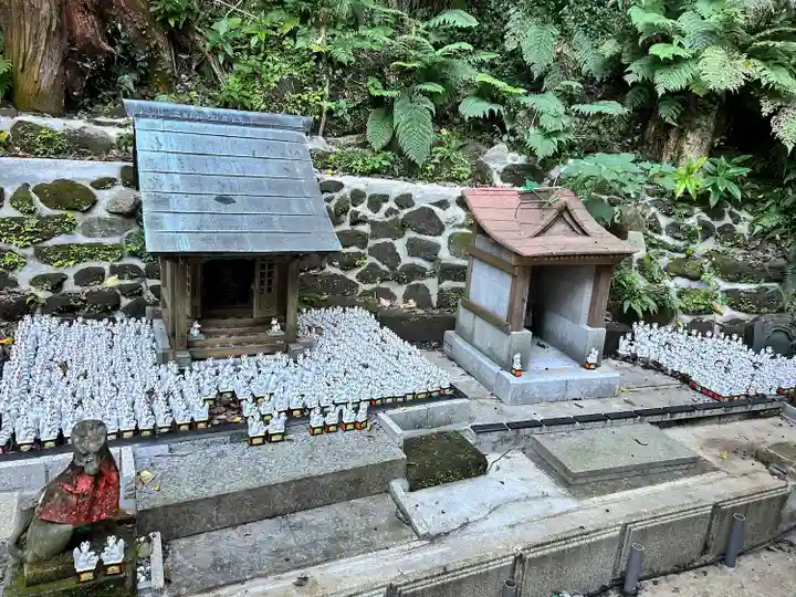 佐助稲荷神社の末社・摂社