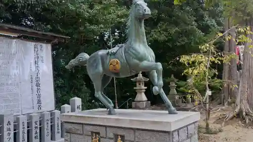 高尾神社の像