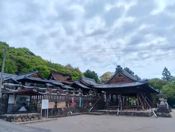 加佐美神社の{uncategorized: "未分類", other: "その他", undefined: "問題あり", building: "その他建物", grave: "お墓", sacred_gate: "鳥居", guardian: "狛犬", statue: "像", buddha: "仏像", history: "歴史", nature: "自然", garden: "庭園", animal: "動物", pagoda: "塔", temizu: "手水舎", mountain_gate: "山門・神門", sanctuary: "本殿・本堂", subordinate: "末社・摂社", art: "芸術", scenery: "景色", jizo: "地蔵", ema: "絵馬", goshuin: "御朱印", omikuji: "おみくじ", items: "授与品その他", amulet: "お守り", goshuincho: "御朱印帳", eats: "食事", festival: "お祭り", votive_dance: "神楽", shichigosan: "七五三参", wedding: "結婚式", experience: "体験その他", initially: "初詣", around: "周辺", anti_infection: "感染症対策"}