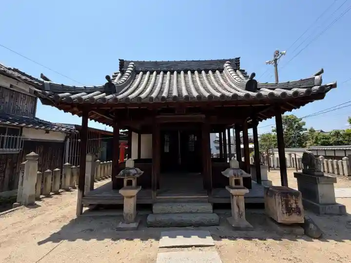 神明神社の{uncategorized: "未分類", other: "その他", undefined: "問題あり", building: "その他建物", grave: "お墓", sacred_gate: "鳥居", guardian: "狛犬", statue: "像", buddha: "仏像", history: "歴史", nature: "自然", garden: "庭園", animal: "動物", pagoda: "塔", temizu: "手水舎", mountain_gate: "山門・神門", sanctuary: "本殿・本堂", subordinate: "末社・摂社", art: "芸術", scenery: "景色", jizo: "地蔵", ema: "絵馬", goshuin: "御朱印", omikuji: "おみくじ", items: "授与品その他", amulet: "お守り", goshuincho: "御朱印帳", eats: "食事", festival: "お祭り", votive_dance: "神楽", shichigosan: "七五三参", wedding: "結婚式", experience: "体験その他", initially: "初詣", around: "周辺", anti_infection: "感染症対策"}