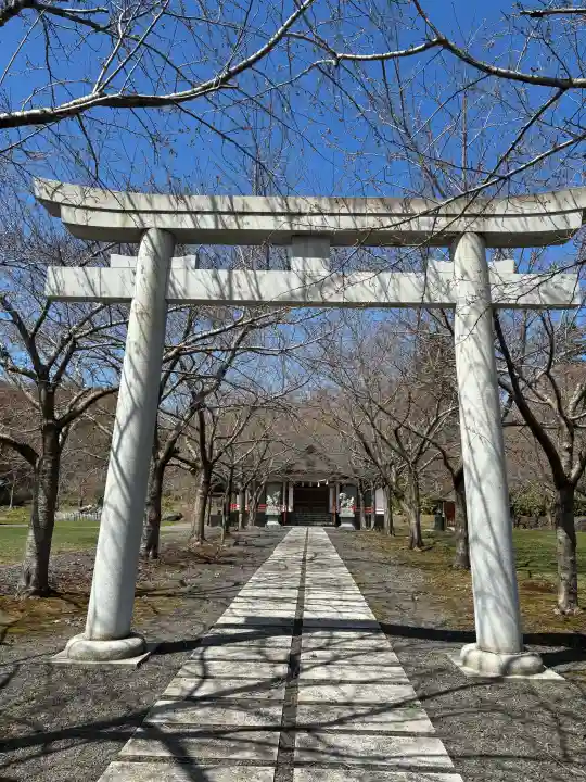 明和神社の{uncategorized: "未分類", other: "その他", undefined: "問題あり", building: "その他建物", grave: "お墓", sacred_gate: "鳥居", guardian: "狛犬", statue: "像", buddha: "仏像", history: "歴史", nature: "自然", garden: "庭園", animal: "動物", pagoda: "塔", temizu: "手水舎", mountain_gate: "山門・神門", sanctuary: "本殿・本堂", subordinate: "末社・摂社", art: "芸術", scenery: "景色", jizo: "地蔵", ema: "絵馬", goshuin: "御朱印", omikuji: "おみくじ", items: "授与品その他", amulet: "お守り", goshuincho: "御朱印帳", eats: "食事", festival: "お祭り", votive_dance: "神楽", shichigosan: "七五三参", wedding: "結婚式", experience: "体験その他", initially: "初詣", around: "周辺", anti_infection: "感染症対策"}