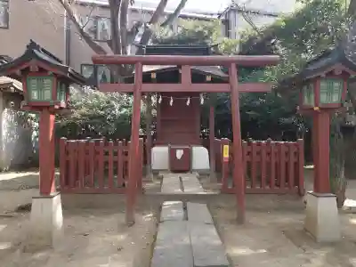天満神社（武蔵一宮氷川神社末社）の{uncategorized: "未分類", other: "その他", undefined: "問題あり", building: "その他建物", grave: "お墓", sacred_gate: "鳥居", guardian: "狛犬", statue: "像", buddha: "仏像", history: "歴史", nature: "自然", garden: "庭園", animal: "動物", pagoda: "塔", temizu: "手水舎", mountain_gate: "山門・神門", sanctuary: "本殿・本堂", subordinate: "末社・摂社", art: "芸術", scenery: "景色", jizo: "地蔵", ema: "絵馬", goshuin: "御朱印", omikuji: "おみくじ", items: "授与品その他", amulet: "お守り", goshuincho: "御朱印帳", eats: "食事", festival: "お祭り", votive_dance: "神楽", shichigosan: "七五三参", wedding: "結婚式", experience: "体験その他", initially: "初詣", around: "周辺", anti_infection: "感染症対策"}