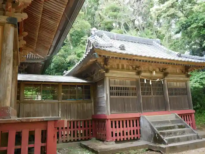 下立松原神社の本殿