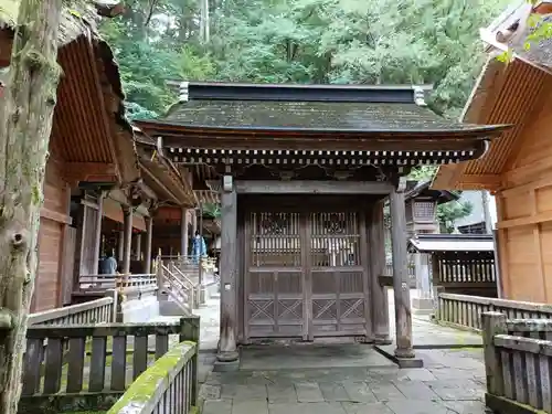 諏訪大社の山門・神門