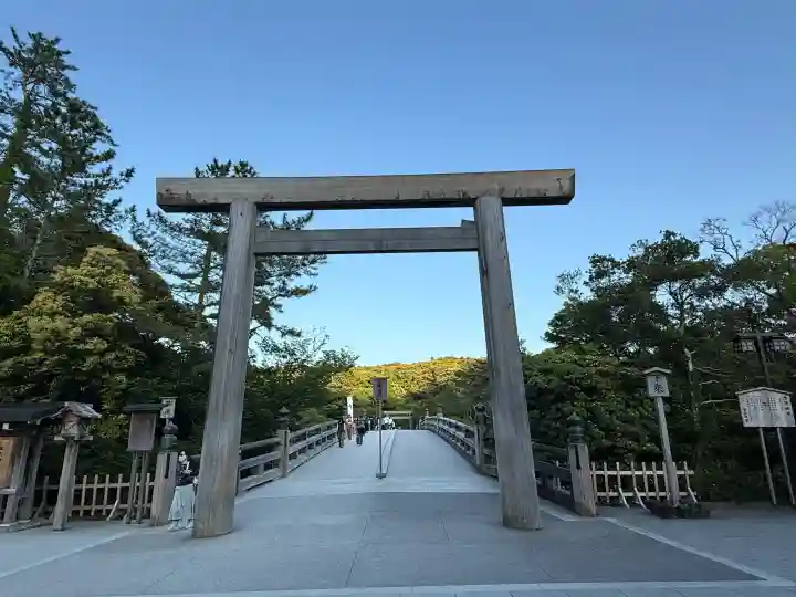 伊勢神宮内宮(皇大神宮)の{uncategorized: "未分類", other: "その他", undefined: "問題あり", building: "その他建物", grave: "お墓", sacred_gate: "鳥居", guardian: "狛犬", statue: "像", buddha: "仏像", history: "歴史", nature: "自然", garden: "庭園", animal: "動物", pagoda: "塔", temizu: "手水舎", mountain_gate: "山門・神門", sanctuary: "本殿・本堂", subordinate: "末社・摂社", art: "芸術", scenery: "景色", jizo: "地蔵", ema: "絵馬", goshuin: "御朱印", omikuji: "おみくじ", items: "授与品その他", amulet: "お守り", goshuincho: "御朱印帳", eats: "食事", festival: "お祭り", votive_dance: "神楽", shichigosan: "七五三参", wedding: "結婚式", experience: "体験その他", initially: "初詣", around: "周辺", anti_infection: "感染症対策"}