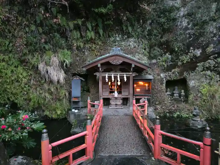 銭洗弁財天宇賀福神社(神奈川県)