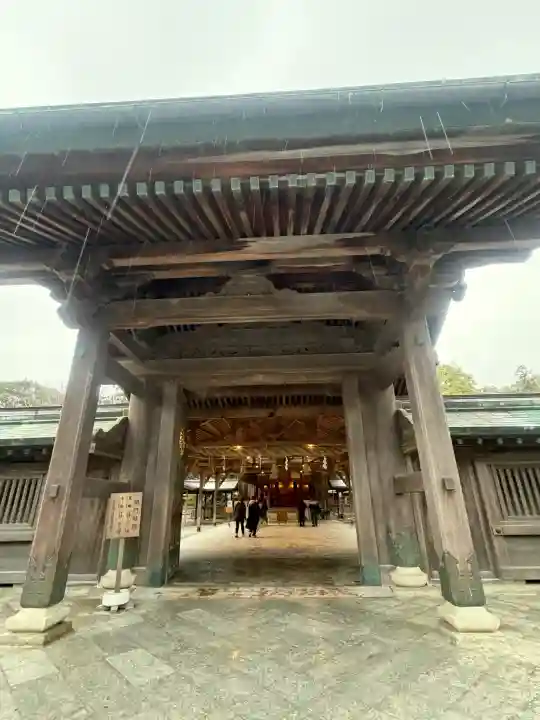 宗像大社の{uncategorized: "未分類", other: "その他", undefined: "問題あり", building: "その他建物", grave: "お墓", sacred_gate: "鳥居", guardian: "狛犬", statue: "像", buddha: "仏像", history: "歴史", nature: "自然", garden: "庭園", animal: "動物", pagoda: "塔", temizu: "手水舎", mountain_gate: "山門・神門", sanctuary: "本殿・本堂", subordinate: "末社・摂社", art: "芸術", scenery: "景色", jizo: "地蔵", ema: "絵馬", goshuin: "御朱印", omikuji: "おみくじ", items: "授与品その他", amulet: "お守り", goshuincho: "御朱印帳", eats: "食事", festival: "お祭り", votive_dance: "神楽", shichigosan: "七五三参", wedding: "結婚式", experience: "体験その他", initially: "初詣", around: "周辺", anti_infection: "感染症対策"}