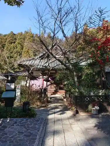 覚林房の本殿・本堂