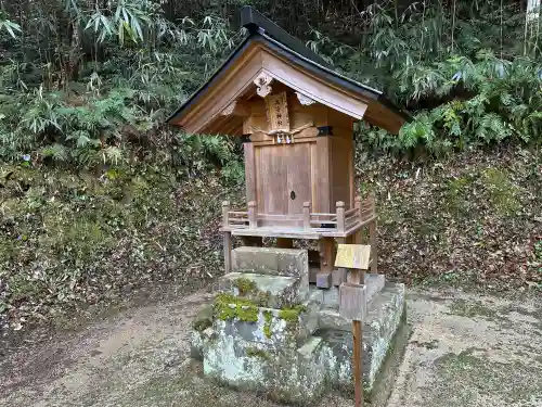 佐為神社の{uncategorized: "未分類", other: "その他", undefined: "問題あり", building: "その他建物", grave: "お墓", sacred_gate: "鳥居", guardian: "狛犬", statue: "像", buddha: "仏像", history: "歴史", nature: "自然", garden: "庭園", animal: "動物", pagoda: "塔", temizu: "手水舎", mountain_gate: "山門・神門", sanctuary: "本殿・本堂", subordinate: "末社・摂社", art: "芸術", scenery: "景色", jizo: "地蔵", ema: "絵馬", goshuin: "御朱印", omikuji: "おみくじ", items: "授与品その他", amulet: "お守り", goshuincho: "御朱印帳", eats: "食事", festival: "お祭り", votive_dance: "神楽", shichigosan: "七五三参", wedding: "結婚式", experience: "体験その他", initially: "初詣", around: "周辺", anti_infection: "感染症対策"}