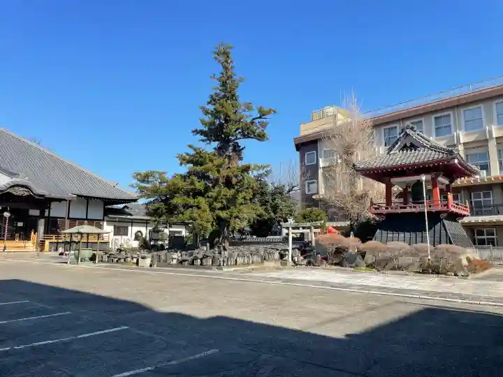 浄運寺の{uncategorized: "未分類", other: "その他", undefined: "問題あり", building: "その他建物", grave: "お墓", sacred_gate: "鳥居", guardian: "狛犬", statue: "像", buddha: "仏像", history: "歴史", nature: "自然", garden: "庭園", animal: "動物", pagoda: "塔", temizu: "手水舎", mountain_gate: "山門・神門", sanctuary: "本殿・本堂", subordinate: "末社・摂社", art: "芸術", scenery: "景色", jizo: "地蔵", ema: "絵馬", goshuin: "御朱印", omikuji: "おみくじ", items: "授与品その他", amulet: "お守り", goshuincho: "御朱印帳", eats: "食事", festival: "お祭り", votive_dance: "神楽", shichigosan: "七五三参", wedding: "結婚式", experience: "体験その他", initially: "初詣", around: "周辺", anti_infection: "感染症対策"}