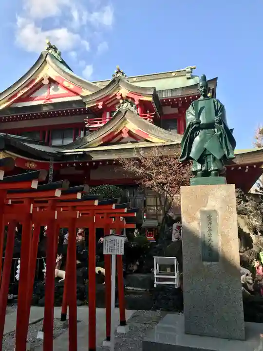 京濱伏見稲荷神社の像
