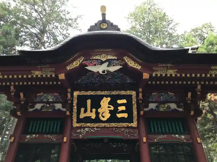 三峯神社の山門・神門