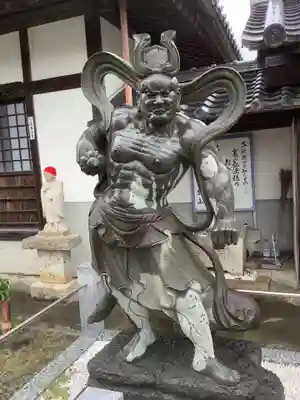 祇園山 徳城寺の像