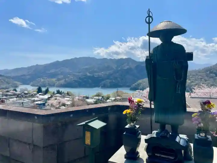 慈眼寺の{uncategorized: "未分類", other: "その他", undefined: "問題あり", building: "その他建物", grave: "お墓", sacred_gate: "鳥居", guardian: "狛犬", statue: "像", buddha: "仏像", history: "歴史", nature: "自然", garden: "庭園", animal: "動物", pagoda: "塔", temizu: "手水舎", mountain_gate: "山門・神門", sanctuary: "本殿・本堂", subordinate: "末社・摂社", art: "芸術", scenery: "景色", jizo: "地蔵", ema: "絵馬", goshuin: "御朱印", omikuji: "おみくじ", items: "授与品その他", amulet: "お守り", goshuincho: "御朱印帳", eats: "食事", festival: "お祭り", votive_dance: "神楽", shichigosan: "七五三参", wedding: "結婚式", experience: "体験その他", initially: "初詣", around: "周辺", anti_infection: "感染症対策"}