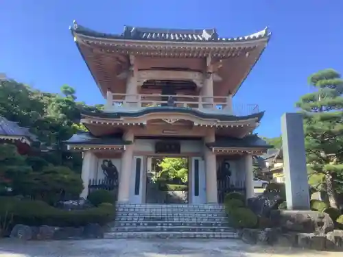 龍谷寺の山門