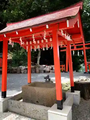 櫟谷宗像神社(松尾大社摂社)の手水舎
