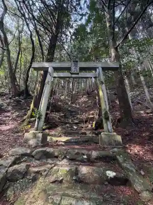 韓竈神社の{uncategorized: "未分類", other: "その他", undefined: "問題あり", building: "その他建物", grave: "お墓", sacred_gate: "鳥居", guardian: "狛犬", statue: "像", buddha: "仏像", history: "歴史", nature: "自然", garden: "庭園", animal: "動物", pagoda: "塔", temizu: "手水舎", mountain_gate: "山門・神門", sanctuary: "本殿・本堂", subordinate: "末社・摂社", art: "芸術", scenery: "景色", jizo: "地蔵", ema: "絵馬", goshuin: "御朱印", omikuji: "おみくじ", items: "授与品その他", amulet: "お守り", goshuincho: "御朱印帳", eats: "食事", festival: "お祭り", votive_dance: "神楽", shichigosan: "七五三参", wedding: "結婚式", experience: "体験その他", initially: "初詣", around: "周辺", anti_infection: "感染症対策"}