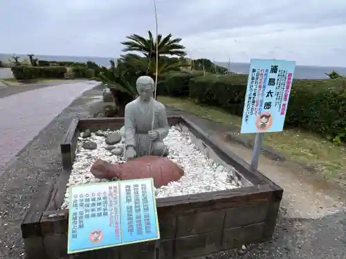 龍宮神社の{uncategorized: "未分類", other: "その他", undefined: "問題あり", building: "その他建物", grave: "お墓", sacred_gate: "鳥居", guardian: "狛犬", statue: "像", buddha: "仏像", history: "歴史", nature: "自然", garden: "庭園", animal: "動物", pagoda: "塔", temizu: "手水舎", mountain_gate: "山門・神門", sanctuary: "本殿・本堂", subordinate: "末社・摂社", art: "芸術", scenery: "景色", jizo: "地蔵", ema: "絵馬", goshuin: "御朱印", omikuji: "おみくじ", items: "授与品その他", amulet: "お守り", goshuincho: "御朱印帳", eats: "食事", festival: "お祭り", votive_dance: "神楽", shichigosan: "七五三参", wedding: "結婚式", experience: "体験その他", initially: "初詣", around: "周辺", anti_infection: "感染症対策"}