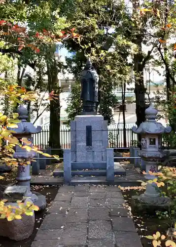 龍雲寺の像