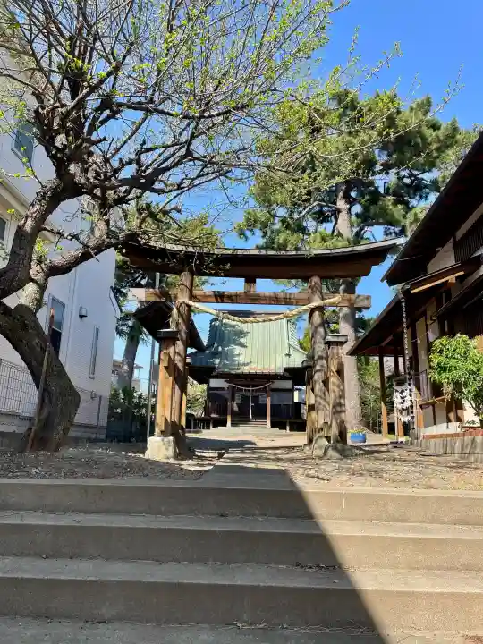 東伏見氷川神社の{uncategorized: "未分類", other: "その他", undefined: "問題あり", building: "その他建物", grave: "お墓", sacred_gate: "鳥居", guardian: "狛犬", statue: "像", buddha: "仏像", history: "歴史", nature: "自然", garden: "庭園", animal: "動物", pagoda: "塔", temizu: "手水舎", mountain_gate: "山門・神門", sanctuary: "本殿・本堂", subordinate: "末社・摂社", art: "芸術", scenery: "景色", jizo: "地蔵", ema: "絵馬", goshuin: "御朱印", omikuji: "おみくじ", items: "授与品その他", amulet: "お守り", goshuincho: "御朱印帳", eats: "食事", festival: "お祭り", votive_dance: "神楽", shichigosan: "七五三参", wedding: "結婚式", experience: "体験その他", initially: "初詣", around: "周辺", anti_infection: "感染症対策"}