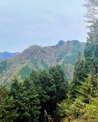 三峯神社の{uncategorized: "未分類", other: "その他", undefined: "問題あり", building: "その他建物", grave: "お墓", sacred_gate: "鳥居", guardian: "狛犬", statue: "像", buddha: "仏像", history: "歴史", nature: "自然", garden: "庭園", animal: "動物", pagoda: "塔", temizu: "手水舎", mountain_gate: "山門・神門", sanctuary: "本殿・本堂", subordinate: "末社・摂社", art: "芸術", scenery: "景色", jizo: "地蔵", ema: "絵馬", goshuin: "御朱印", omikuji: "おみくじ", items: "授与品その他", amulet: "お守り", goshuincho: "御朱印帳", eats: "食事", festival: "お祭り", votive_dance: "神楽", shichigosan: "七五三参", wedding: "結婚式", experience: "体験その他", initially: "初詣", around: "周辺", anti_infection: "感染症対策"}