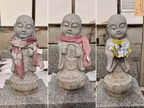 妙見寺の{uncategorized: "未分類", other: "その他", undefined: "問題あり", building: "その他建物", grave: "お墓", sacred_gate: "鳥居", guardian: "狛犬", statue: "像", buddha: "仏像", history: "歴史", nature: "自然", garden: "庭園", animal: "動物", pagoda: "塔", temizu: "手水舎", mountain_gate: "山門・神門", sanctuary: "本殿・本堂", subordinate: "末社・摂社", art: "芸術", scenery: "景色", jizo: "地蔵", ema: "絵馬", goshuin: "御朱印", omikuji: "おみくじ", items: "授与品その他", amulet: "お守り", goshuincho: "御朱印帳", eats: "食事", festival: "お祭り", votive_dance: "神楽", shichigosan: "七五三参", wedding: "結婚式", experience: "体験その他", initially: "初詣", around: "周辺", anti_infection: "感染症対策"}