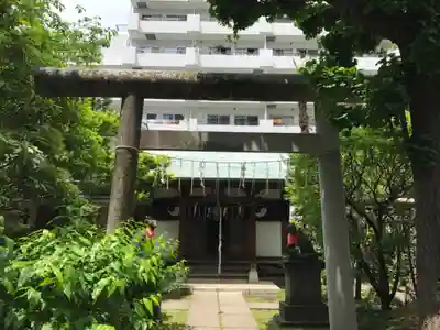 於岩稲荷田宮神社の鳥居