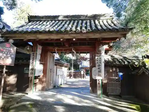𠮷水神社（吉水神社）の山門・神門