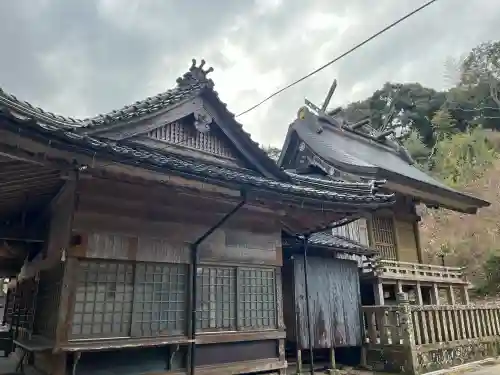 佐香神社の{uncategorized: "未分類", other: "その他", undefined: "問題あり", building: "その他建物", grave: "お墓", sacred_gate: "鳥居", guardian: "狛犬", statue: "像", buddha: "仏像", history: "歴史", nature: "自然", garden: "庭園", animal: "動物", pagoda: "塔", temizu: "手水舎", mountain_gate: "山門・神門", sanctuary: "本殿・本堂", subordinate: "末社・摂社", art: "芸術", scenery: "景色", jizo: "地蔵", ema: "絵馬", goshuin: "御朱印", omikuji: "おみくじ", items: "授与品その他", amulet: "お守り", goshuincho: "御朱印帳", eats: "食事", festival: "お祭り", votive_dance: "神楽", shichigosan: "七五三参", wedding: "結婚式", experience: "体験その他", initially: "初詣", around: "周辺", anti_infection: "感染症対策"}
