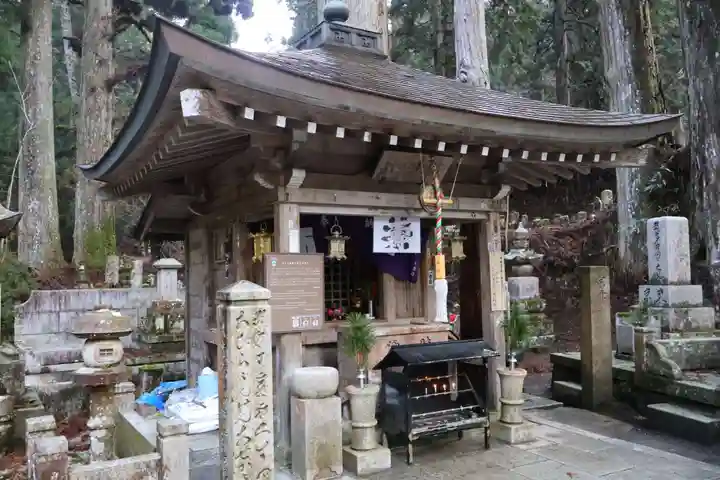 高野山金剛峯寺奥の院(和歌山県)