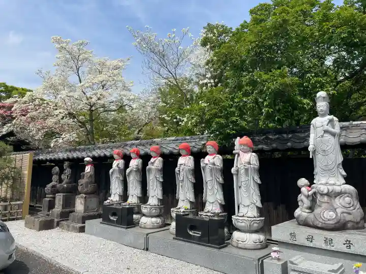 石上寺の{uncategorized: "未分類", other: "その他", undefined: "問題あり", building: "その他建物", grave: "お墓", sacred_gate: "鳥居", guardian: "狛犬", statue: "像", buddha: "仏像", history: "歴史", nature: "自然", garden: "庭園", animal: "動物", pagoda: "塔", temizu: "手水舎", mountain_gate: "山門・神門", sanctuary: "本殿・本堂", subordinate: "末社・摂社", art: "芸術", scenery: "景色", jizo: "地蔵", ema: "絵馬", goshuin: "御朱印", omikuji: "おみくじ", items: "授与品その他", amulet: "お守り", goshuincho: "御朱印帳", eats: "食事", festival: "お祭り", votive_dance: "神楽", shichigosan: "七五三参", wedding: "結婚式", experience: "体験その他", initially: "初詣", around: "周辺", anti_infection: "感染症対策"}