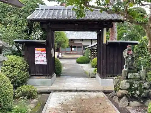 円泉寺の山門