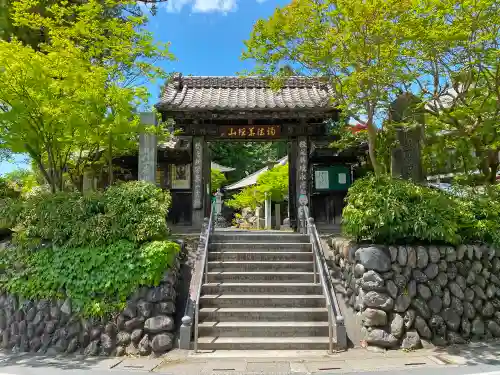 四萬部寺の山門