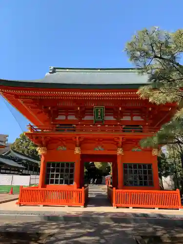 穴八幡宮の山門