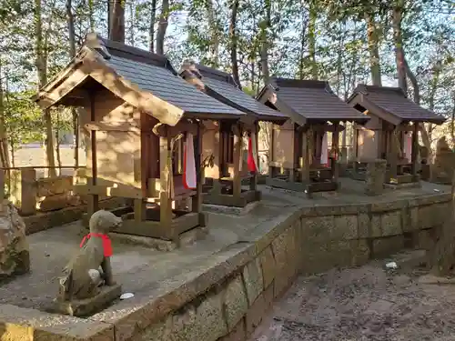 鳴岡稲荷神社の末社・摂社