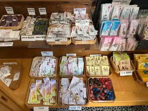 川津来宮神社の{uncategorized: "未分類", other: "その他", undefined: "問題あり", building: "その他建物", grave: "お墓", sacred_gate: "鳥居", guardian: "狛犬", statue: "像", buddha: "仏像", history: "歴史", nature: "自然", garden: "庭園", animal: "動物", pagoda: "塔", temizu: "手水舎", mountain_gate: "山門・神門", sanctuary: "本殿・本堂", subordinate: "末社・摂社", art: "芸術", scenery: "景色", jizo: "地蔵", ema: "絵馬", goshuin: "御朱印", omikuji: "おみくじ", items: "授与品その他", amulet: "お守り", goshuincho: "御朱印帳", eats: "食事", festival: "お祭り", votive_dance: "神楽", shichigosan: "七五三参", wedding: "結婚式", experience: "体験その他", initially: "初詣", around: "周辺", anti_infection: "感染症対策"}