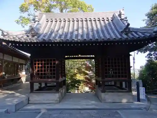 艮神社の山門・神門