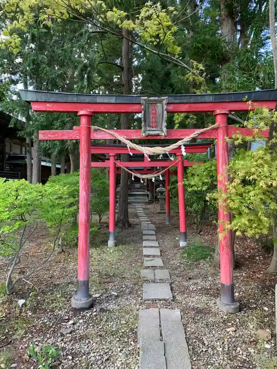 鳥谷崎神社の末社・摂社