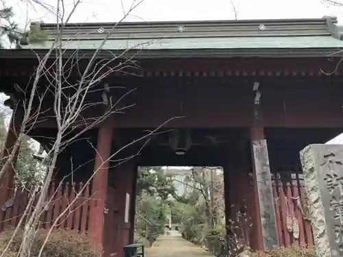 龍峰寺の山門