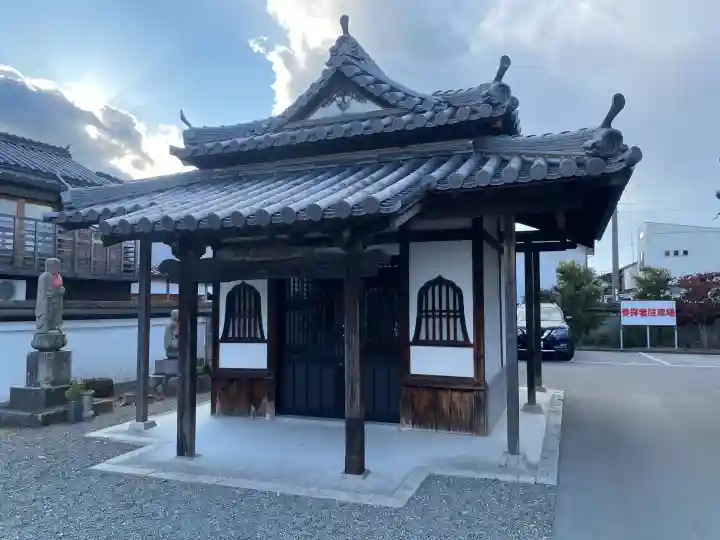 花岳寺の{uncategorized: "未分類", other: "その他", undefined: "問題あり", building: "その他建物", grave: "お墓", sacred_gate: "鳥居", guardian: "狛犬", statue: "像", buddha: "仏像", history: "歴史", nature: "自然", garden: "庭園", animal: "動物", pagoda: "塔", temizu: "手水舎", mountain_gate: "山門・神門", sanctuary: "本殿・本堂", subordinate: "末社・摂社", art: "芸術", scenery: "景色", jizo: "地蔵", ema: "絵馬", goshuin: "御朱印", omikuji: "おみくじ", items: "授与品その他", amulet: "お守り", goshuincho: "御朱印帳", eats: "食事", festival: "お祭り", votive_dance: "神楽", shichigosan: "七五三参", wedding: "結婚式", experience: "体験その他", initially: "初詣", around: "周辺", anti_infection: "感染症対策"}