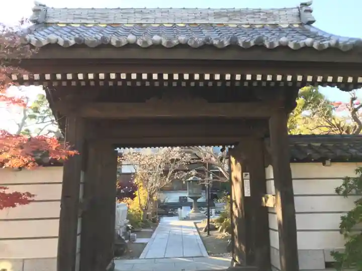 総持院の山門・神門