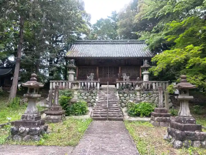 熊野神社の{uncategorized: "未分類", other: "その他", undefined: "問題あり", building: "その他建物", grave: "お墓", sacred_gate: "鳥居", guardian: "狛犬", statue: "像", buddha: "仏像", history: "歴史", nature: "自然", garden: "庭園", animal: "動物", pagoda: "塔", temizu: "手水舎", mountain_gate: "山門・神門", sanctuary: "本殿・本堂", subordinate: "末社・摂社", art: "芸術", scenery: "景色", jizo: "地蔵", ema: "絵馬", goshuin: "御朱印", omikuji: "おみくじ", items: "授与品その他", amulet: "お守り", goshuincho: "御朱印帳", eats: "食事", festival: "お祭り", votive_dance: "神楽", shichigosan: "七五三参", wedding: "結婚式", experience: "体験その他", initially: "初詣", around: "周辺", anti_infection: "感染症対策"}
