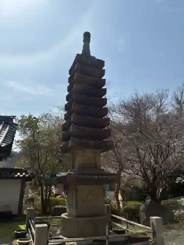 覚園寺の{uncategorized: "未分類", other: "その他", undefined: "問題あり", building: "その他建物", grave: "お墓", sacred_gate: "鳥居", guardian: "狛犬", statue: "像", buddha: "仏像", history: "歴史", nature: "自然", garden: "庭園", animal: "動物", pagoda: "塔", temizu: "手水舎", mountain_gate: "山門・神門", sanctuary: "本殿・本堂", subordinate: "末社・摂社", art: "芸術", scenery: "景色", jizo: "地蔵", ema: "絵馬", goshuin: "御朱印", omikuji: "おみくじ", items: "授与品その他", amulet: "お守り", goshuincho: "御朱印帳", eats: "食事", festival: "お祭り", votive_dance: "神楽", shichigosan: "七五三参", wedding: "結婚式", experience: "体験その他", initially: "初詣", around: "周辺", anti_infection: "感染症対策"}