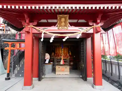 東京羽田 穴守稲荷神社の{uncategorized: "未分類", other: "その他", undefined: "問題あり", building: "その他建物", grave: "お墓", sacred_gate: "鳥居", guardian: "狛犬", statue: "像", buddha: "仏像", history: "歴史", nature: "自然", garden: "庭園", animal: "動物", pagoda: "塔", temizu: "手水舎", mountain_gate: "山門・神門", sanctuary: "本殿・本堂", subordinate: "末社・摂社", art: "芸術", scenery: "景色", jizo: "地蔵", ema: "絵馬", goshuin: "御朱印", omikuji: "おみくじ", items: "授与品その他", amulet: "お守り", goshuincho: "御朱印帳", eats: "食事", festival: "お祭り", votive_dance: "神楽", shichigosan: "七五三参", wedding: "結婚式", experience: "体験その他", initially: "初詣", around: "周辺", anti_infection: "感染症対策"}